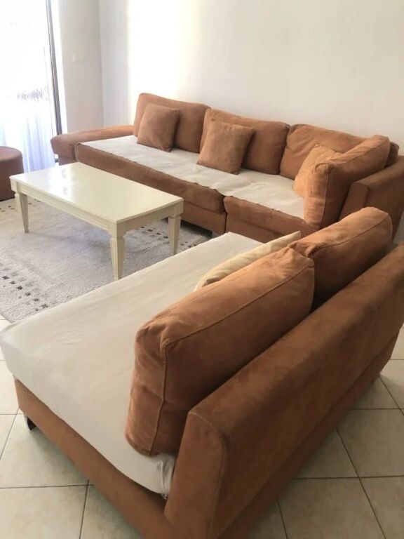 Jepet Me Qera Apartament 3+1+1 Ballkon