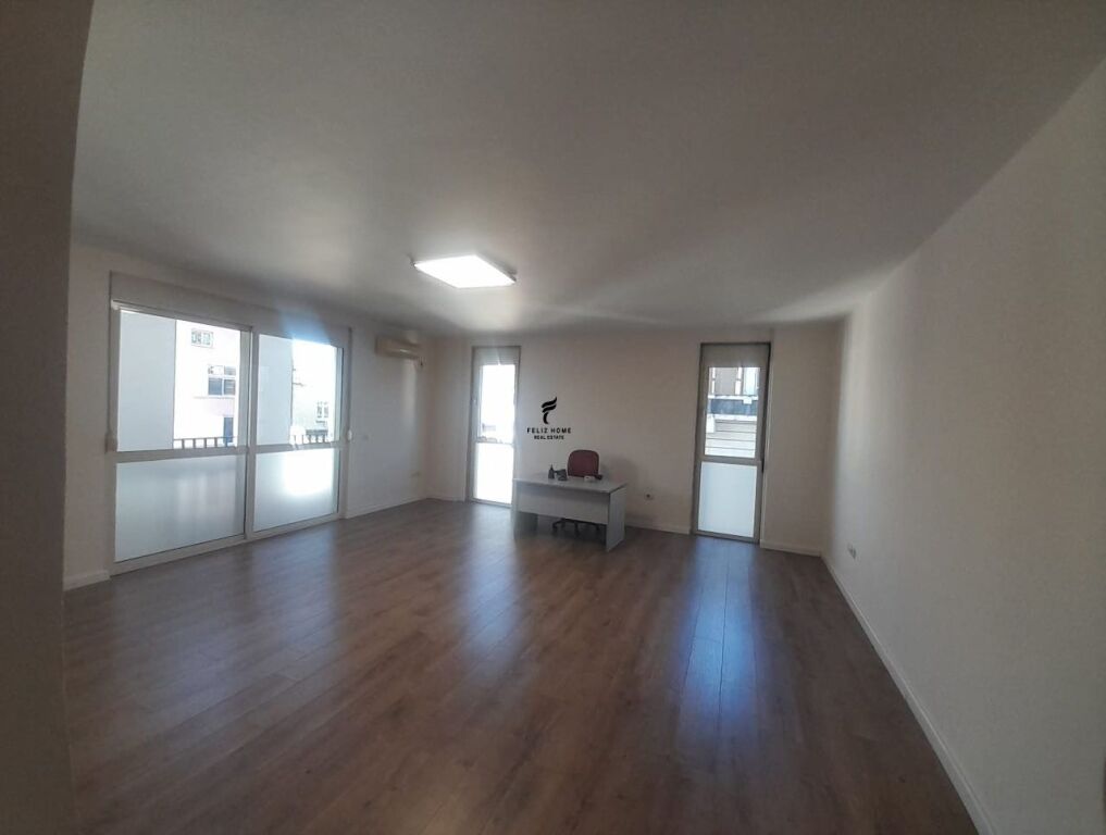 UFFICIO IN AFFITTO 80 M2 VIA KAVAJES 70.000 LEKE FH-73008
