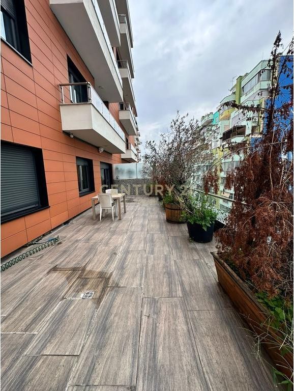 Jepet me qira apartament luksoz 1+1 tek Ring Center – Tiranë
