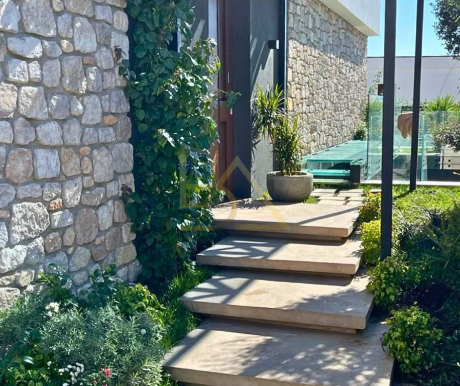 Villa Individuale in Vendita – Lago di Farka