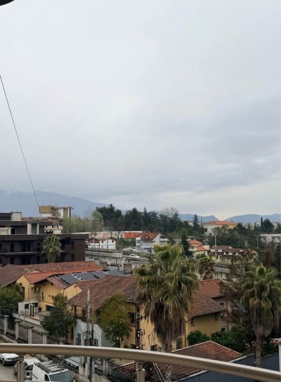 JEPET ME QERA 2+1 KATI 3 I NJE VILE + VEND PARKIMI - VILAT AMERIKANE, TIRANE