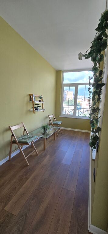 APARTAMENT 1+1, PRANE QENDRES