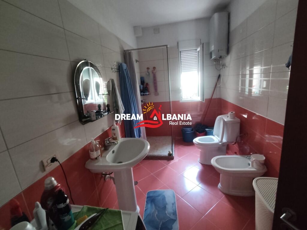 Quattro ville in vendita nella zona di Ali Demi vicino a Via Myslym Lela (ID 4151222)