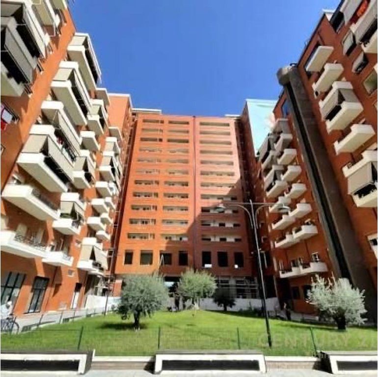 Ambient biznesi premium me qera – Rooftop unik në Tiranë
