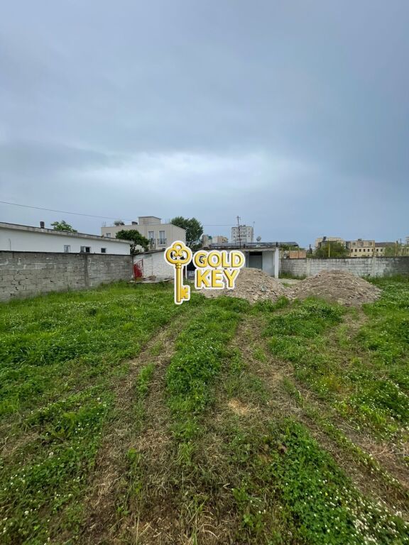 🏡 TERRENO+EDIFICIO IN AFFITTO – SHKOZET