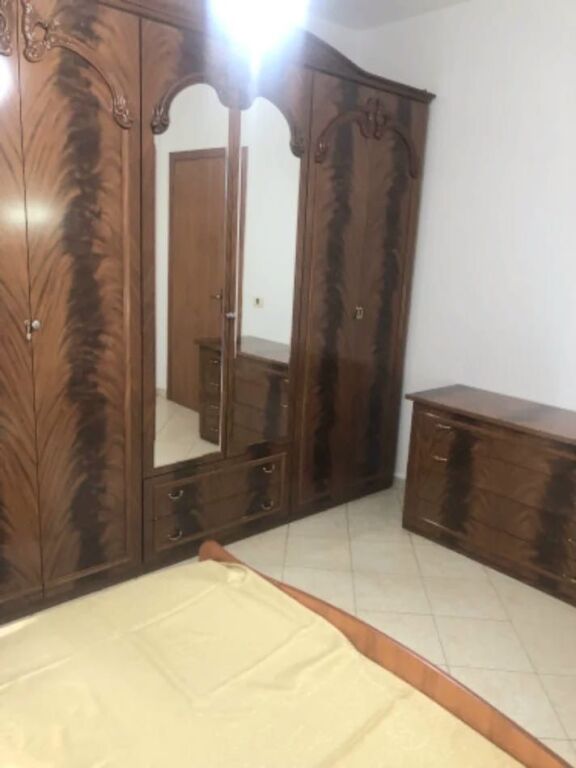 Jepet Me Qera Apartament 3+1+1 Ballkon