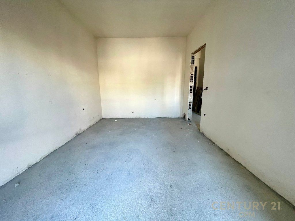Apartment 1+1 + veranda for sale near Pharmacy 10!
