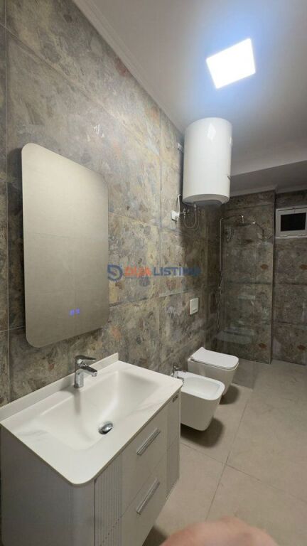 Affittasi appartamento 2+1 in Via 5 Maji