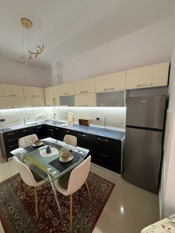 🏡 Jepet me qira apartament 2+1 te Kodra e Diellit, pranë Fondacionit Eleonora Kodra 📍
