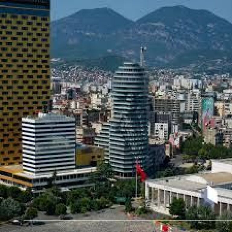 🏢 Appartamento 1+1 in Vendita – Tirana’s Rock, Piazza Skënderbej