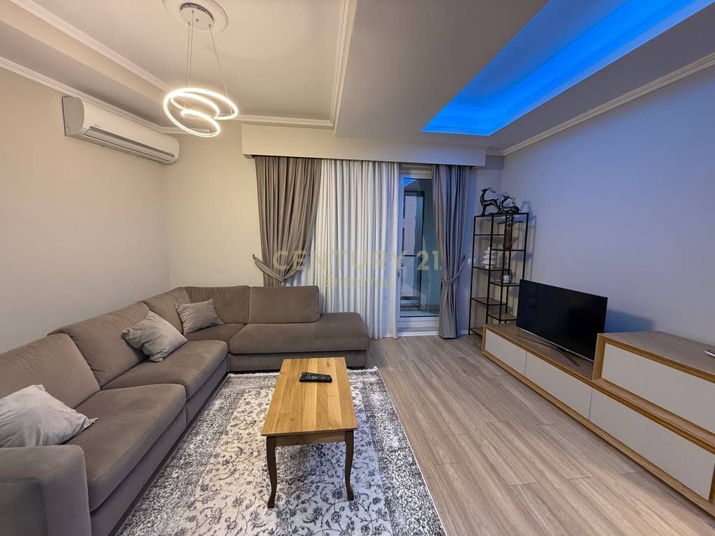 Apartament 2+1+2+post me Qira te Bulevardi i Ri