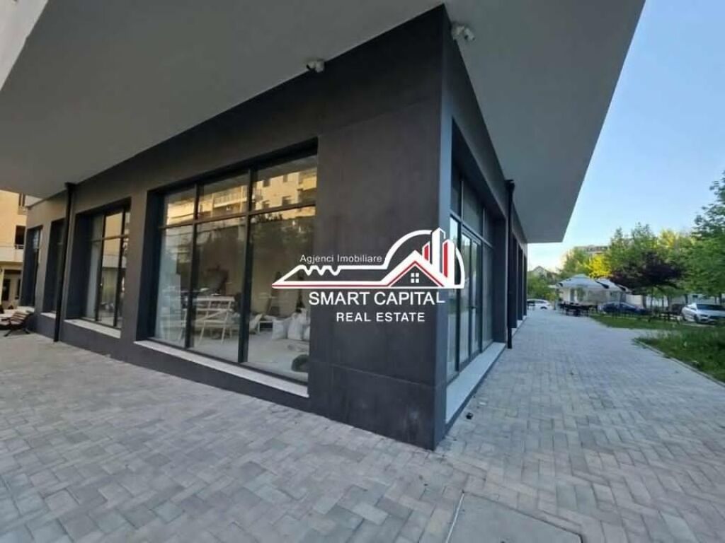 BUSINESS PREMISES FOR RENT ON THE VLORE LUNGOMARE!!