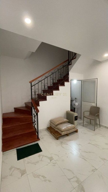 Duplex Për Shitje në Pallati i Sporteve, Qendra e Durrësit !!