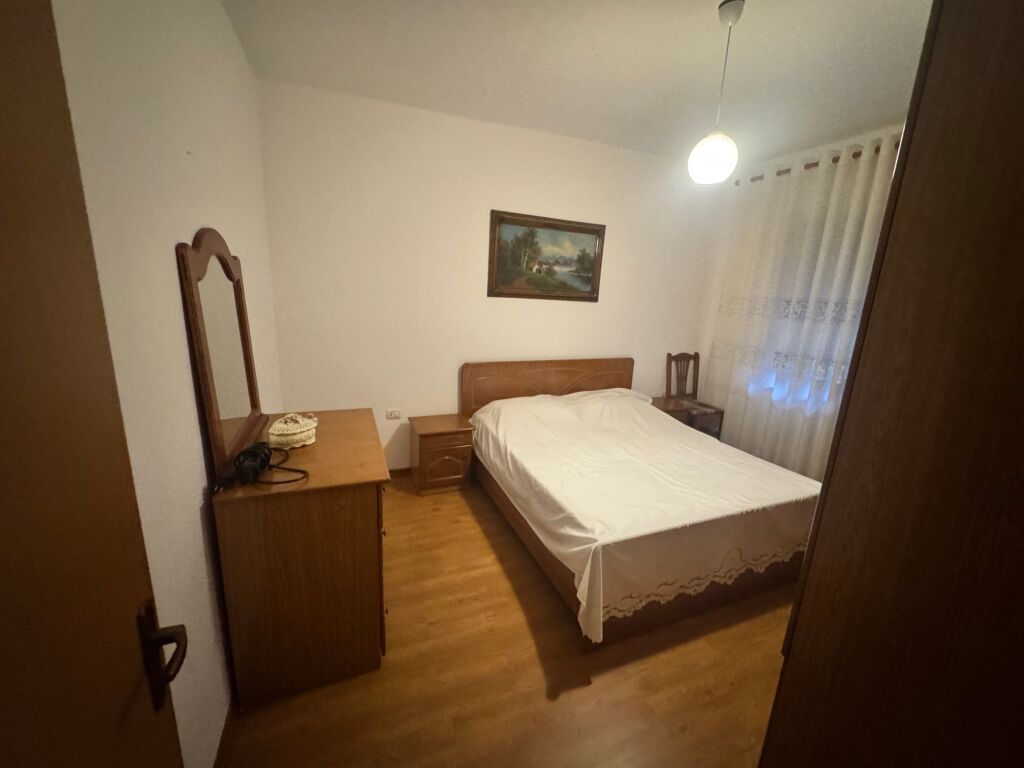 🏡 Jepet me qera apartament 2+1 në Myslym Shyr, pranë ish-Ekspozitës.