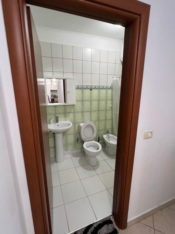 Apartament 2+1 me qera tek Komuna e Parisit