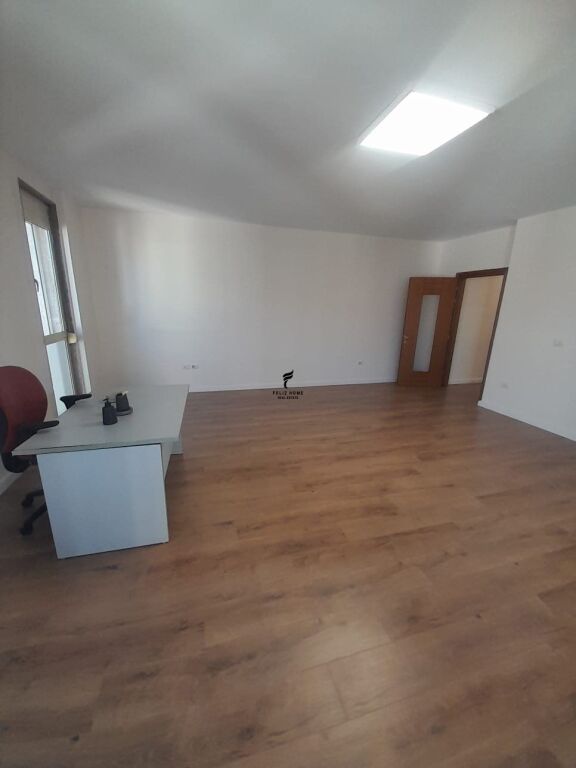 UFFICIO IN AFFITTO 80 M2 VIA KAVAJES 70.000 LEKE FH-73008