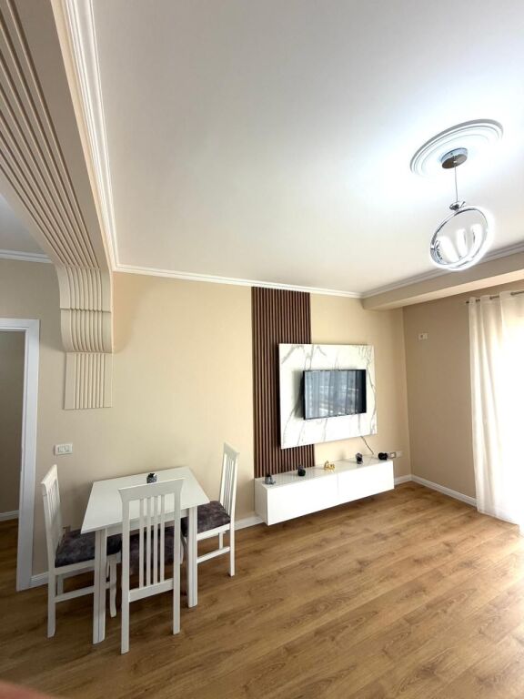 Shitet apartament 1+1 tek ish-Rajoni i Policisë, Durrës