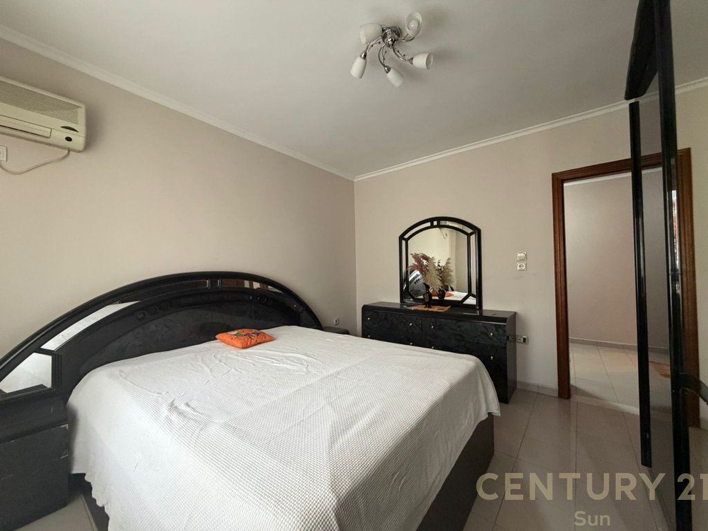 APARTAMENT ME QIRA 2+1 PERBALL SHKOLLES QEMAL STAFA