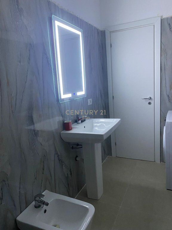 Appartamento 1+1+ Cortile 60 M² in vendita a Golem !