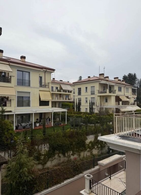 JEPET ME QERA 2+1 KATI 3 I NJE VILE + VEND PARKIMI - VILAT AMERIKANE, TIRANE