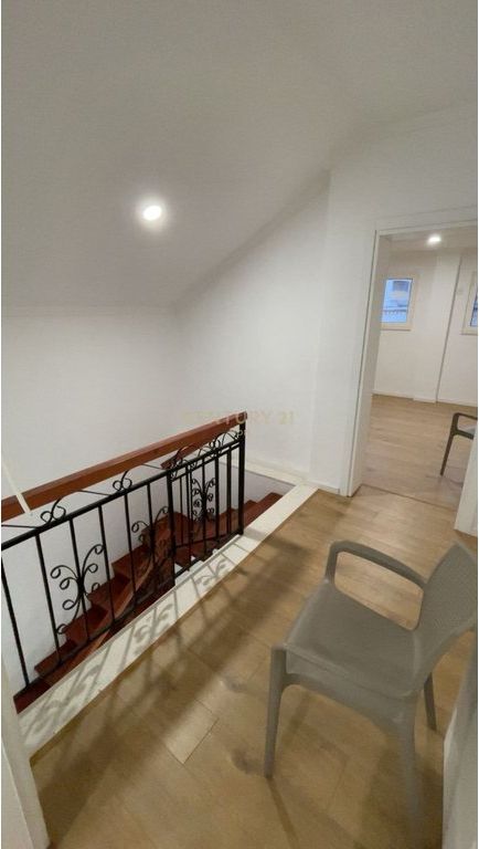 Duplex Për Shitje në Pallati i Sporteve, Qendra e Durrësit !!