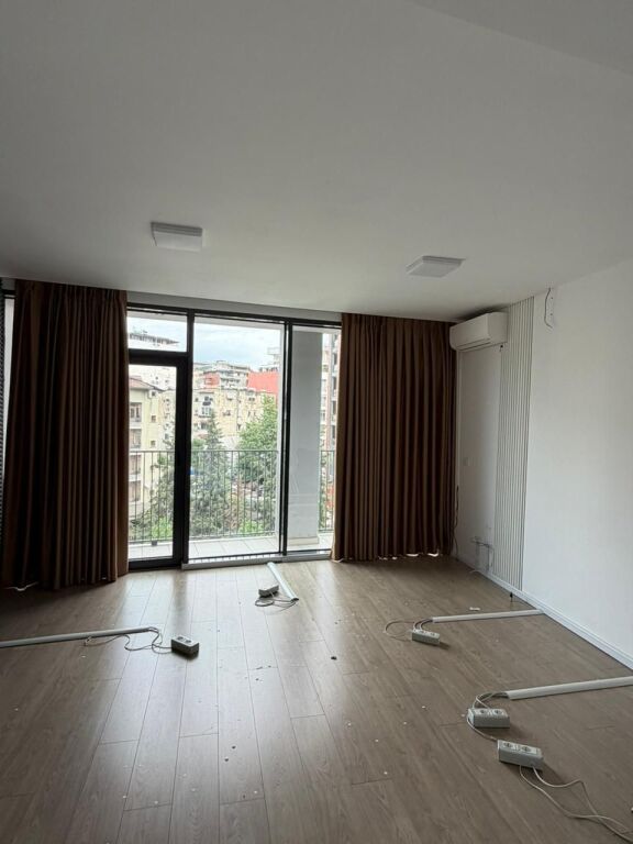 Affitto | Ambjent Biznesi+ Post Parkimi | Lake View Residence | 1000 €/mese