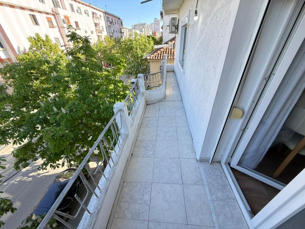 SHITET APARTAMENT 2+1+2 TUALETE PRANE QENDRRES TEK MUZEUMI DURRES