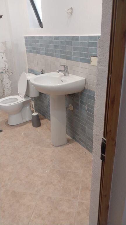 Affittasi appartamento 1+1 in una zona tranquilla e privata ad Ali Demi (vicino all'ex carcere femminile)

