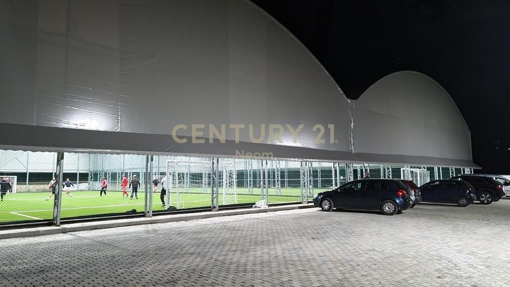 Complesso sportivo (campo da calcio) in vendita a Linz