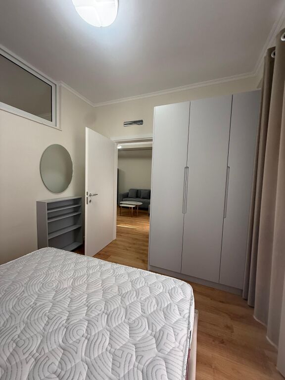 🏠AFFITTASI Appartamento 2+1 📍Via 5 Maji -Arredamento moderno 🏷️ Prezzo: 65.000 Leke/Mese