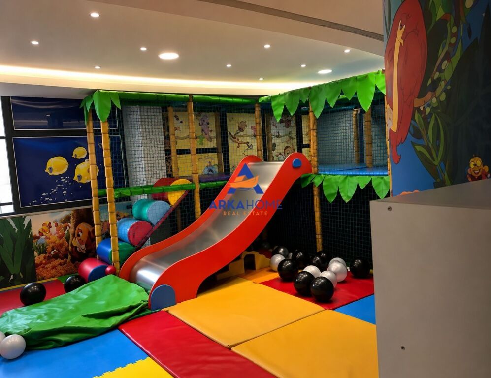 LOCALE COMMERCIALE IN VENDITA 172M2 "VICINO ALLA ROTONDA DI SHKOZA" 602.000 EURO