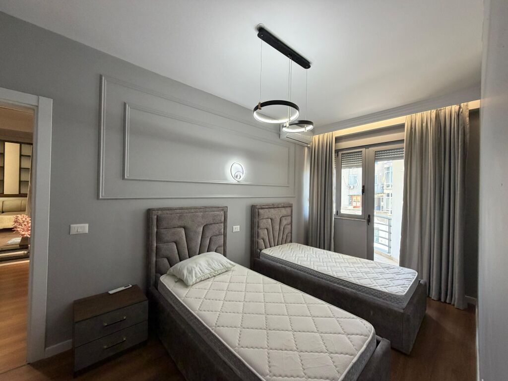 Qera apartament 2+1 , Perball kompleksi delijorgji rruga e kavajes