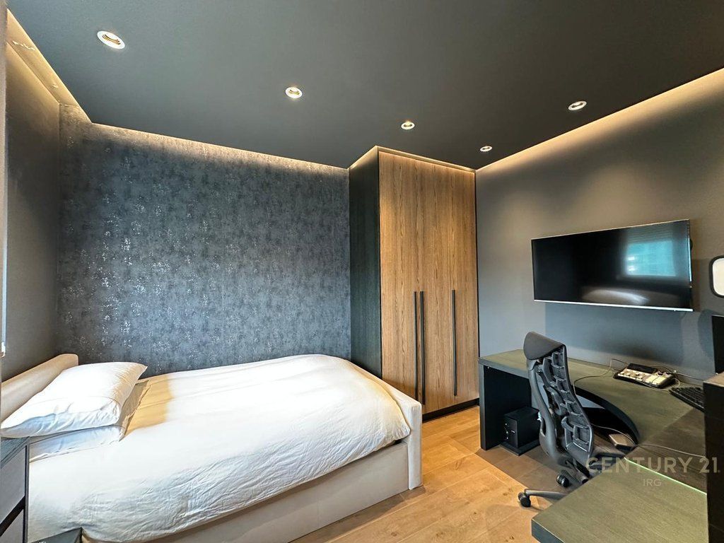 Shitet apartament 3+1+Kuzhine te Vecuar tek Kompleksi Kika 1, prane Union Bank!