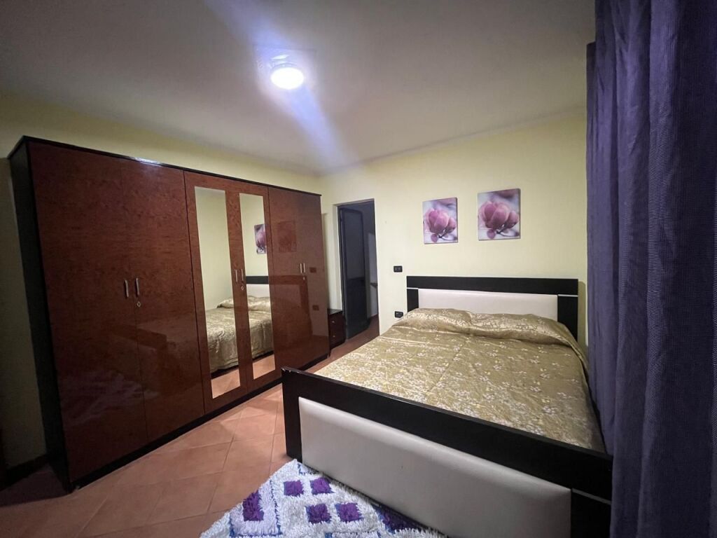 🏢Bulevardi Zogu I,jepet me qera apartament 1+1,i mobiluar. 50,000Leke