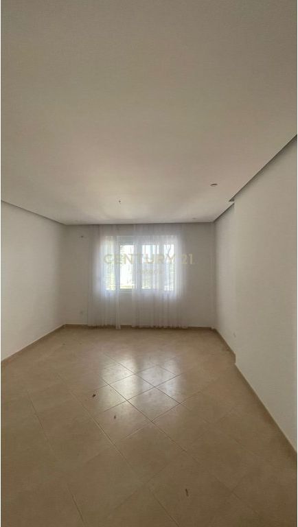 Appartamento con Veranda in Vendita vicino a Bellavista Resort, Qerret