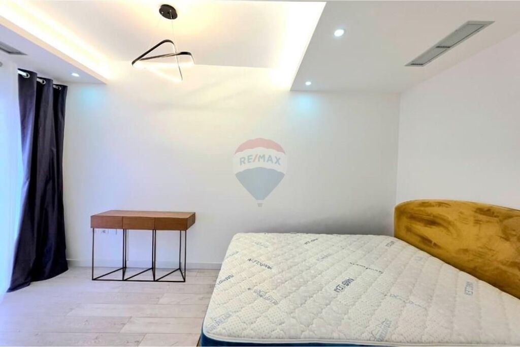 Jepet me Qira Apartament 2+1+2 te Kopështi Botanik