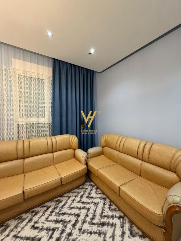 JEPET HYRJE 1+1+VERANDE ME QIRA NE KOMBINAT 45.000 LEKE