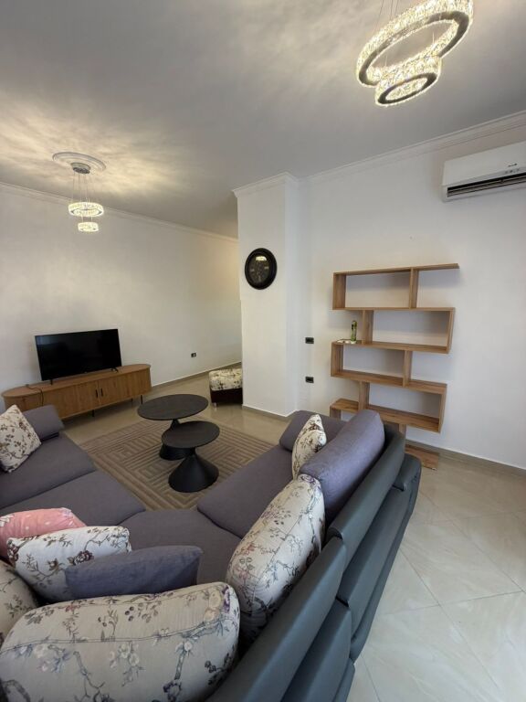 APARTAMENT ME QIRA 2+1 PRANE KODRES DIELLIT