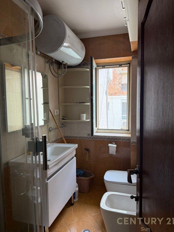 APARTAMENT ME QIRA 2+1 PERBALL SHKOLLES QEMAL STAFA