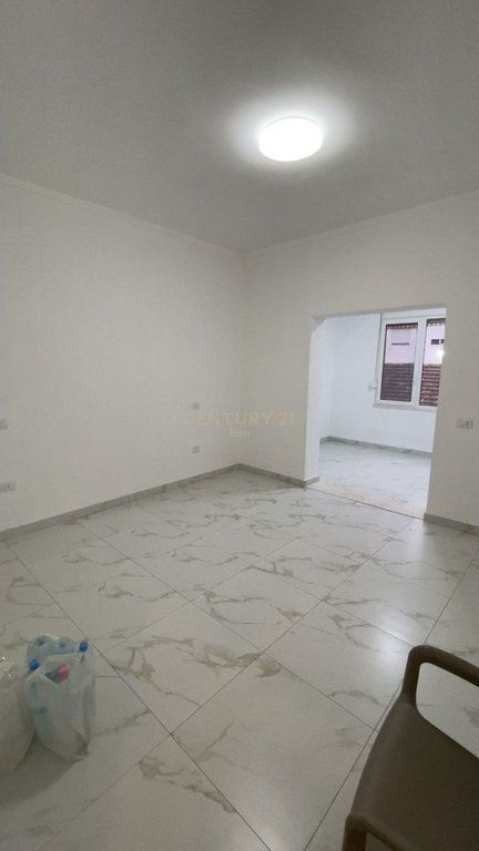 Duplex Për Shitje në Pallati i Sporteve, Qendra e Durrësit !!