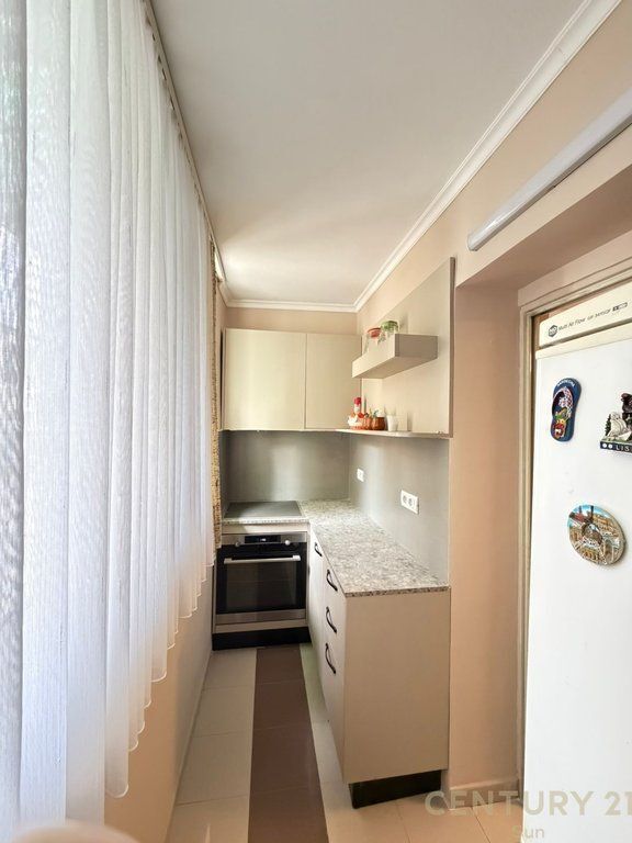 APARTAMENT ME QIRA 2+1 PERBALL SHKOLLES QEMAL STAFA