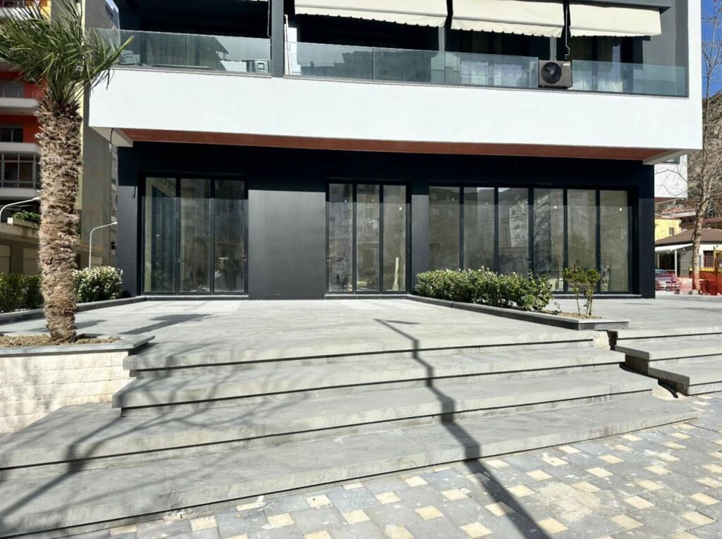 Business premises for rent in Lungomare Vlorë