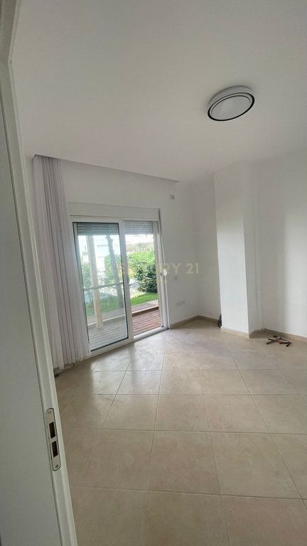 Appartamento con Veranda in Vendita vicino a Bellavista Resort, Qerret