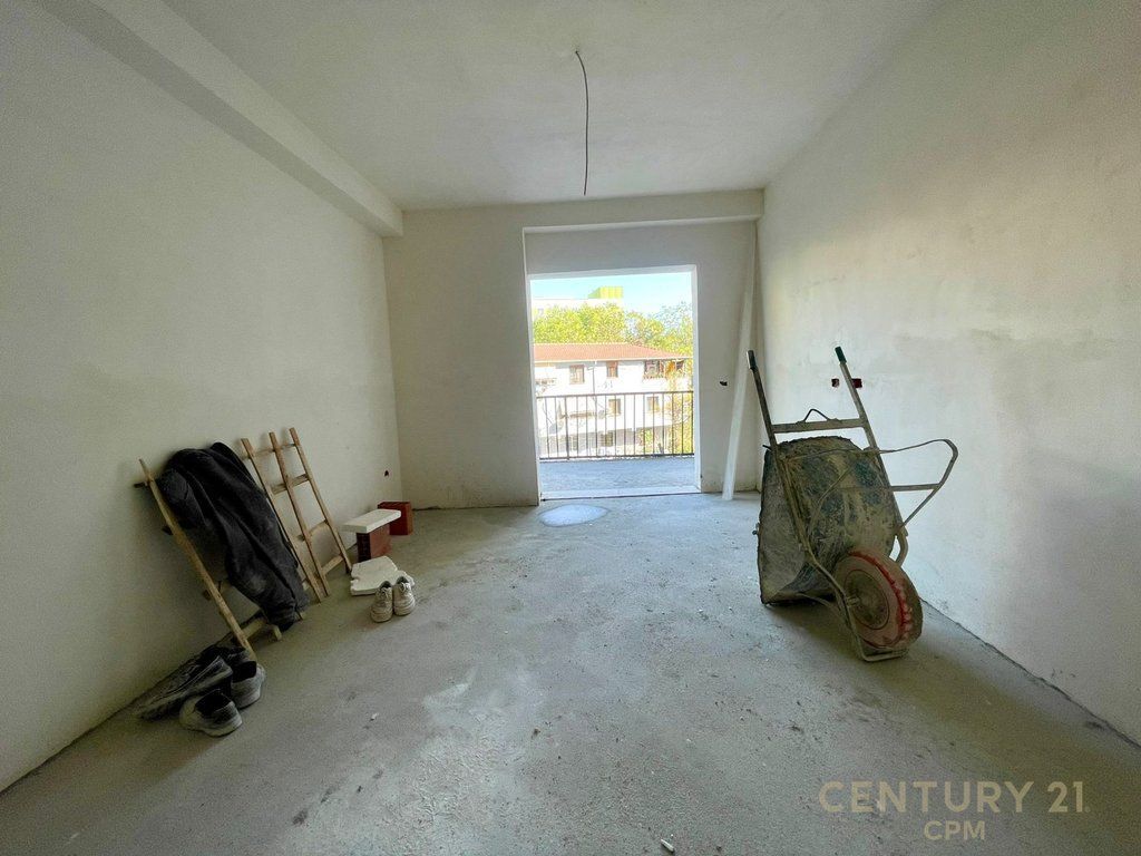 Apartment 1+1 + veranda for sale near Pharmacy 10!
