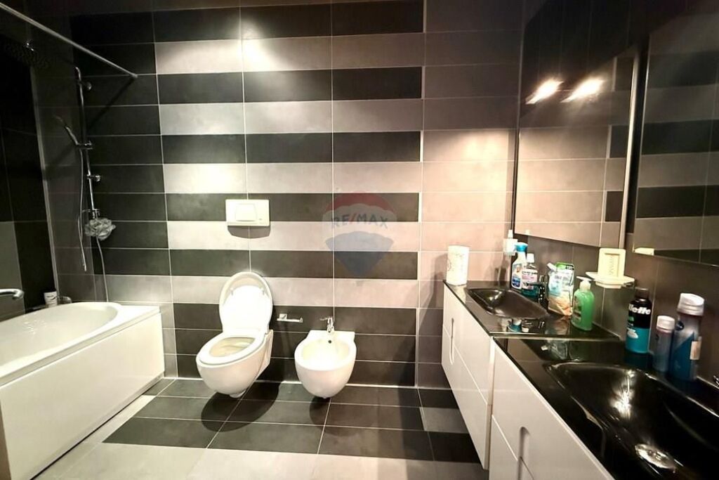 Appartamento 4+1+studio, nel centro di Tirana!