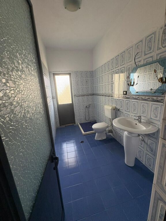 🏡 SHTËPI ME QIRA – RRUGA JORDAN MISJA, TIRANË
