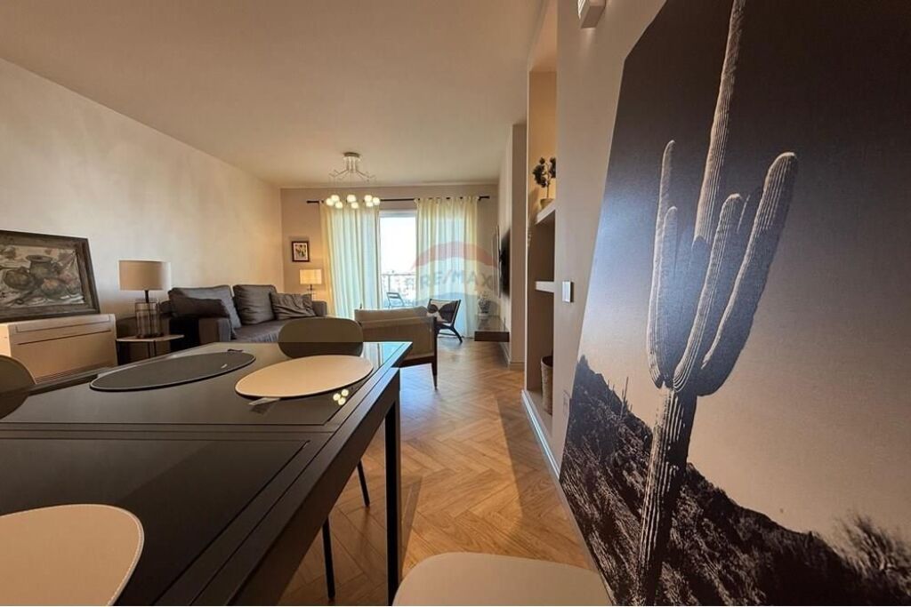 Ne shitje apartament luksoz 2+1 Rr.Elbasanit prane Ambasades Amerikane!