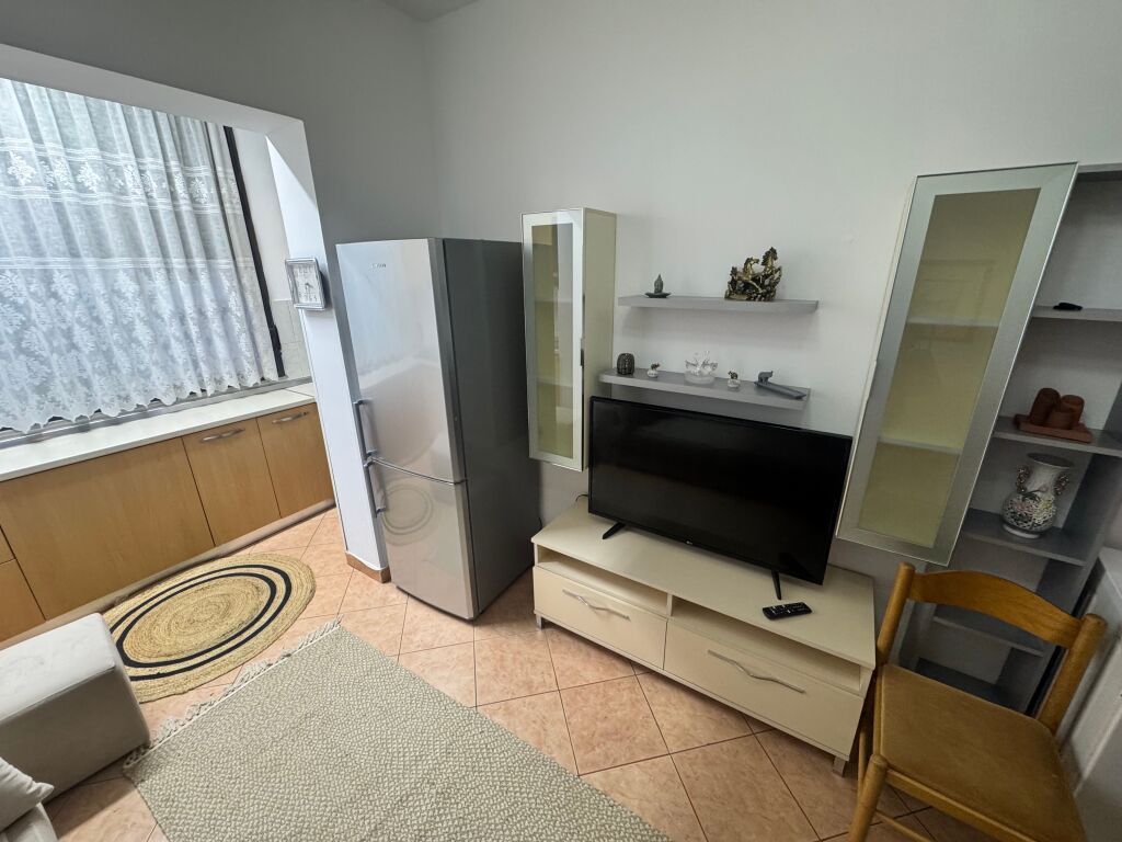 🏡 Jepet me qera apartament 2+1 në Myslym Shyr, pranë ish-Ekspozitës.
