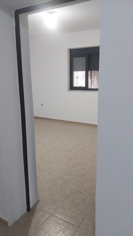 Affittasi appartamento 1+1 in una zona tranquilla e privata ad Ali Demi (vicino all'ex carcere femminile)
