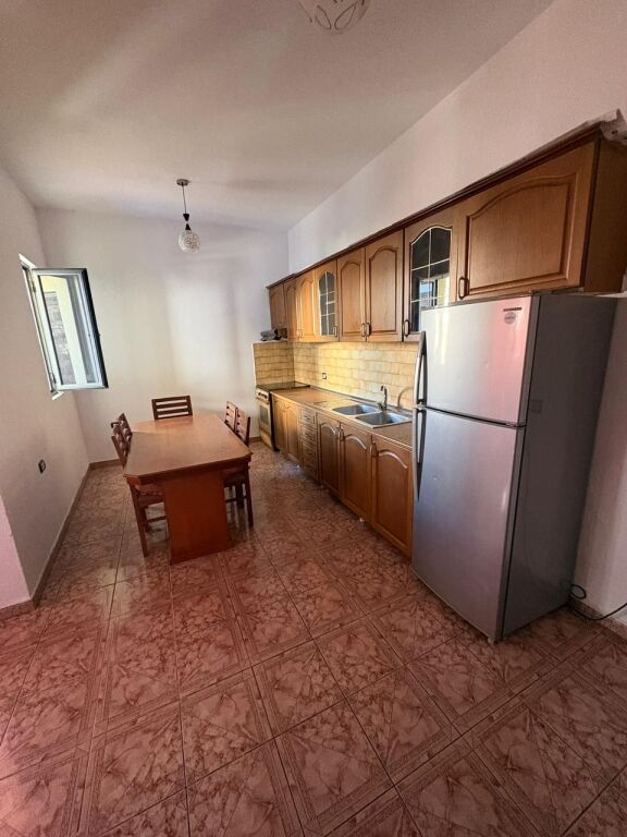 🏡 SHTËPI ME QIRA – RRUGA JORDAN MISJA, TIRANË
